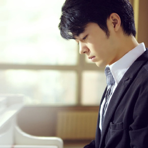 美女们没有衣服和裤子网站
